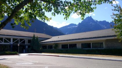 Bomb threat at 2 Darrington schools prompts evacuations