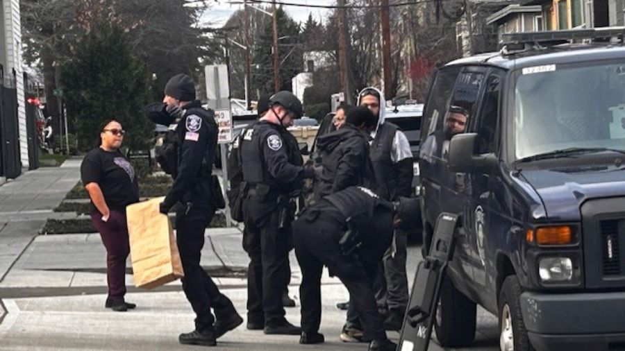 2 SWAT aurora...
