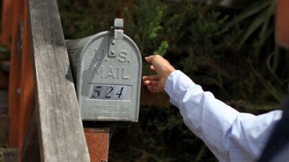 Former postal worker pleads guilty to defrauding thousands across Washington and California