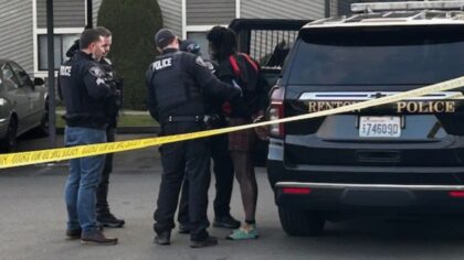 Man in custody after SWAT standoff in Renton