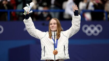 'It's how you finish': Apollo Ohno praises Federal Way's Corinne Stoddard after bronze medal win