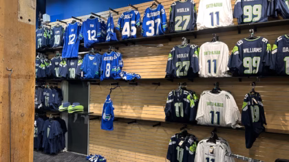 Masked burglars steal $50K in Seahawks gear from store near Lumen Field
