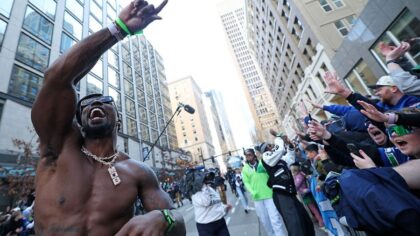Sea of 12s: Roughly 1 million fans flood Seattle for Seahawks parade with 'no major incidents'