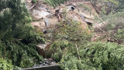 Landslide forces full closure of NB I-5 near Bellingham, 3K cubic yards of debris