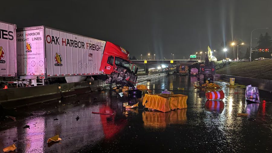 I-5 dupont crash spills diesel...