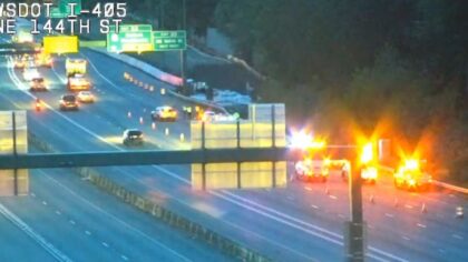 Pedestrian killed on I-405 after running across northbound lanes