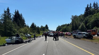 3 seriously injured in crash on SR 18 near Maple Valley