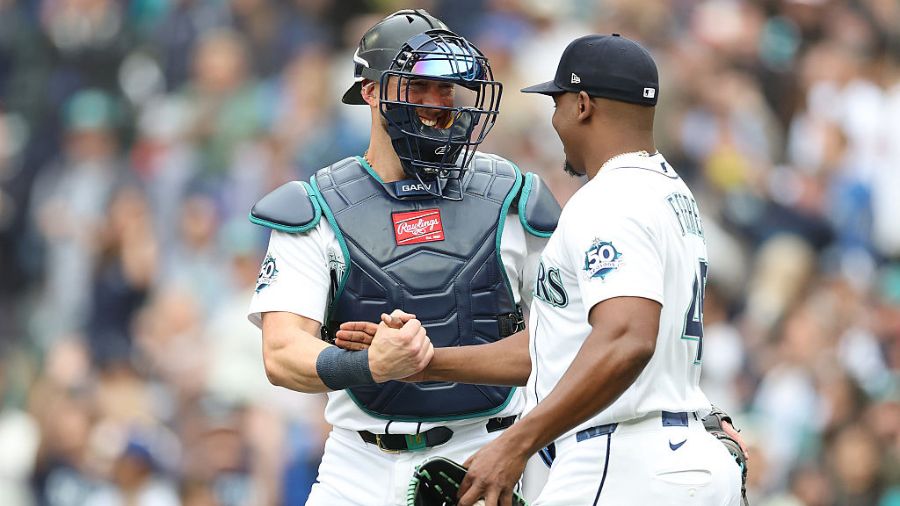 mariners catcher sells home...