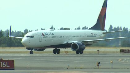 Man arrested after allegedly sexually assaulting woman on Hawaii to Seattle flight