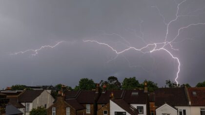 Thunderstorms knock out power across western Washington