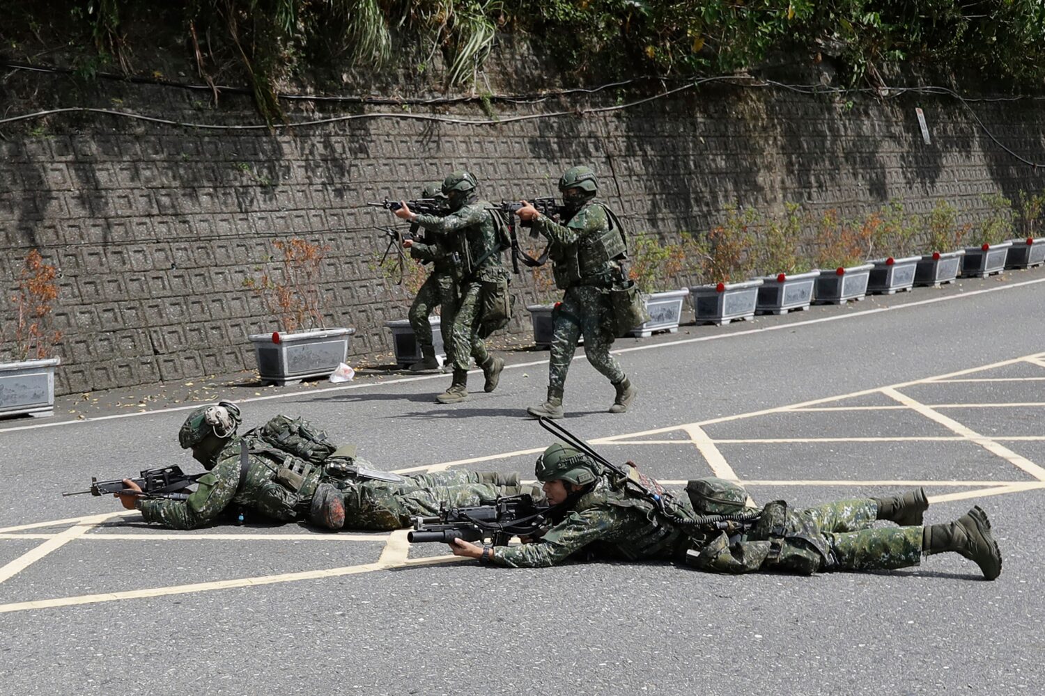 Soldiers participate in the annual Han Kuang military exercises in Yilan, northeastern Taiwan, Mond...
