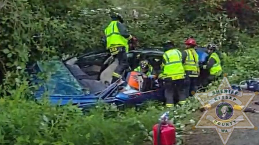 kitsap bac car crash ditch