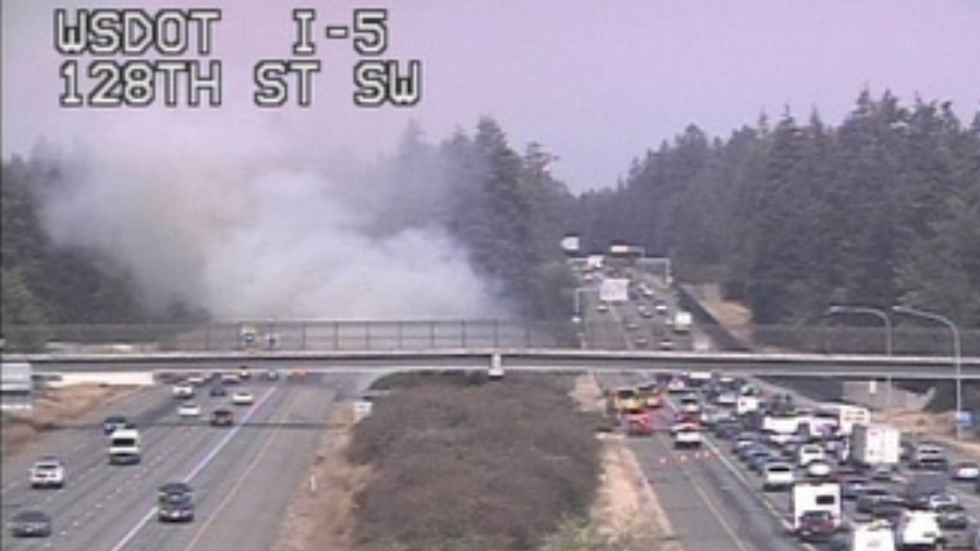 everett fire median i-5...