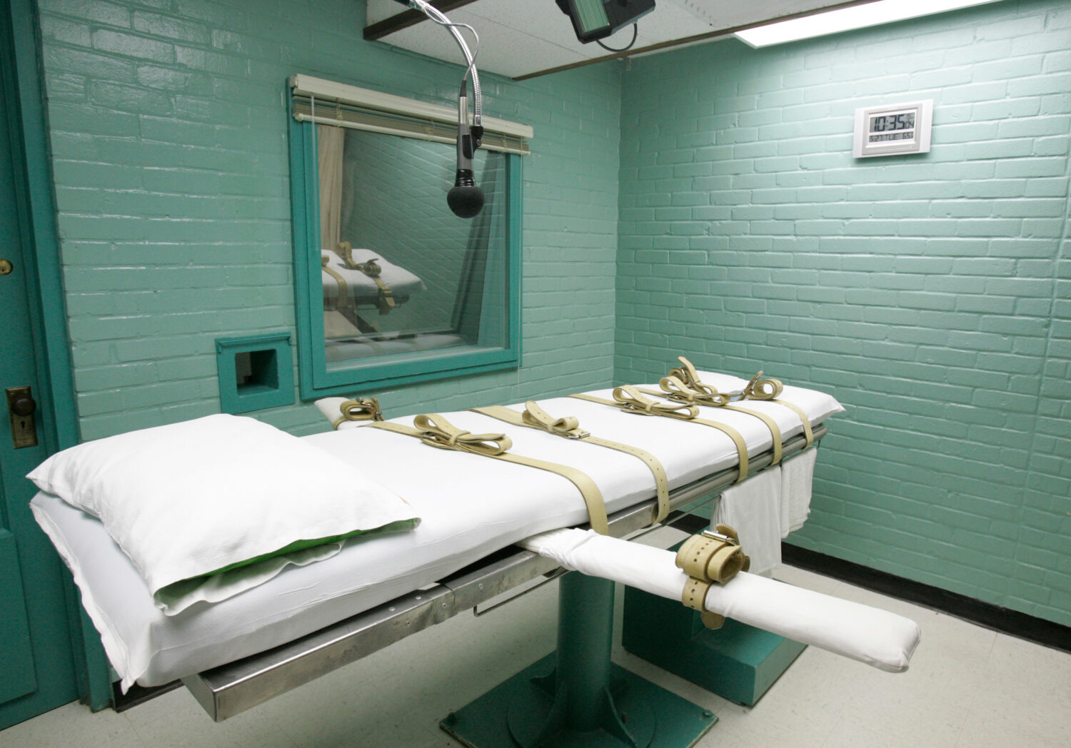 FILE - The state of Texas execution chamber in Huntsville, Texas, is seen on May 27, 2008. (AP Phot...