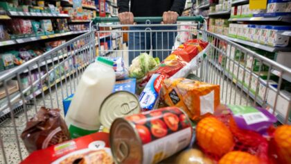 A person with a shopping cart full of groceries in a supermarket aisle. (Photo: Matthew Horwood, Ge...