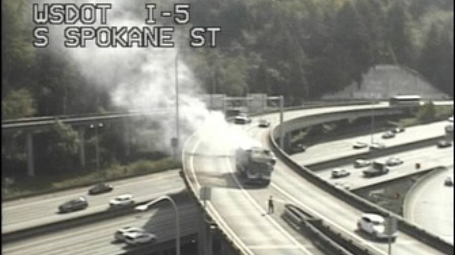 garbage truck fire NB I-5...