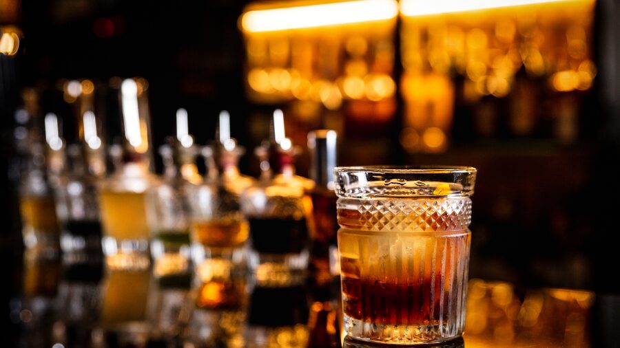 bar...