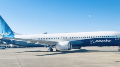 737 MAX 10...