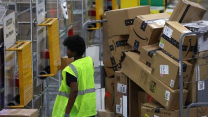 Amazon Seasonal Hiring Workers...