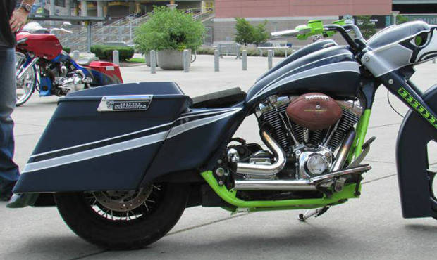 An award-winning Seattle craftsman has created this one-of-a-kind Seahawks motorcycle for a charity...