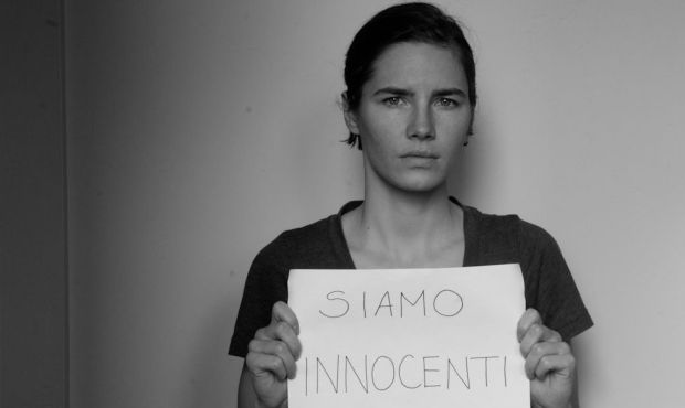 UW student Amanda Knox proclaims her innocence in Italian in a photo on her blog. (Amanda Knox imag...