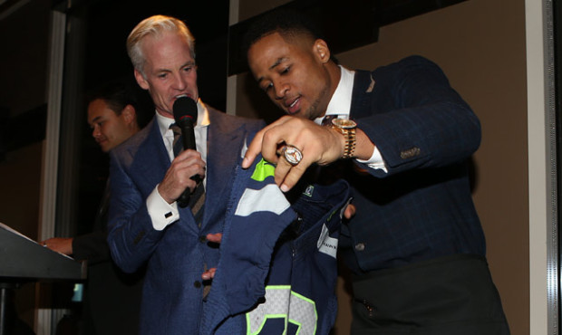 John Curley and Earl Thomas auction off an autographed jersey at Thomas’ inaugural Guardian A...
