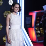 Daisy Ridley arrives at the world premiere of "Star Wars: The Force Awakens" at the TCL Chinese Theatre.
            