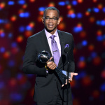 Sportscaster Stuart Scott accepts the Jimmy V award for perseverance, at the ESPY Awards at the Nokia Theatre on Wednesday, July 16, 2014, in Los Angeles. (Photo by John Shearer/Invision/AP)