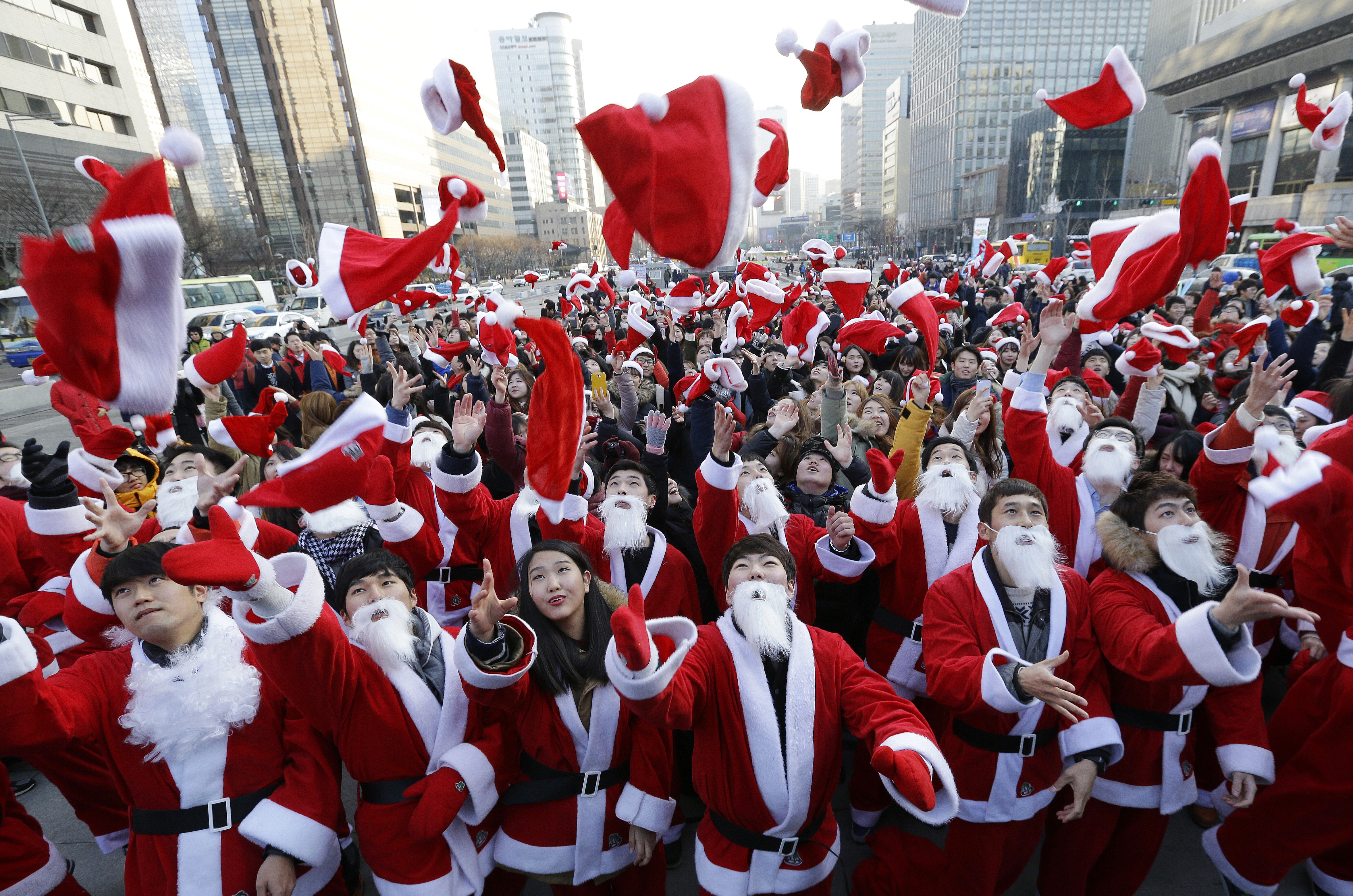 Почему новый год праздник. Новый год в Южной Корее. Рождество в Корее. Новый год в Корее традиции. Рождество и новый год в Корее.